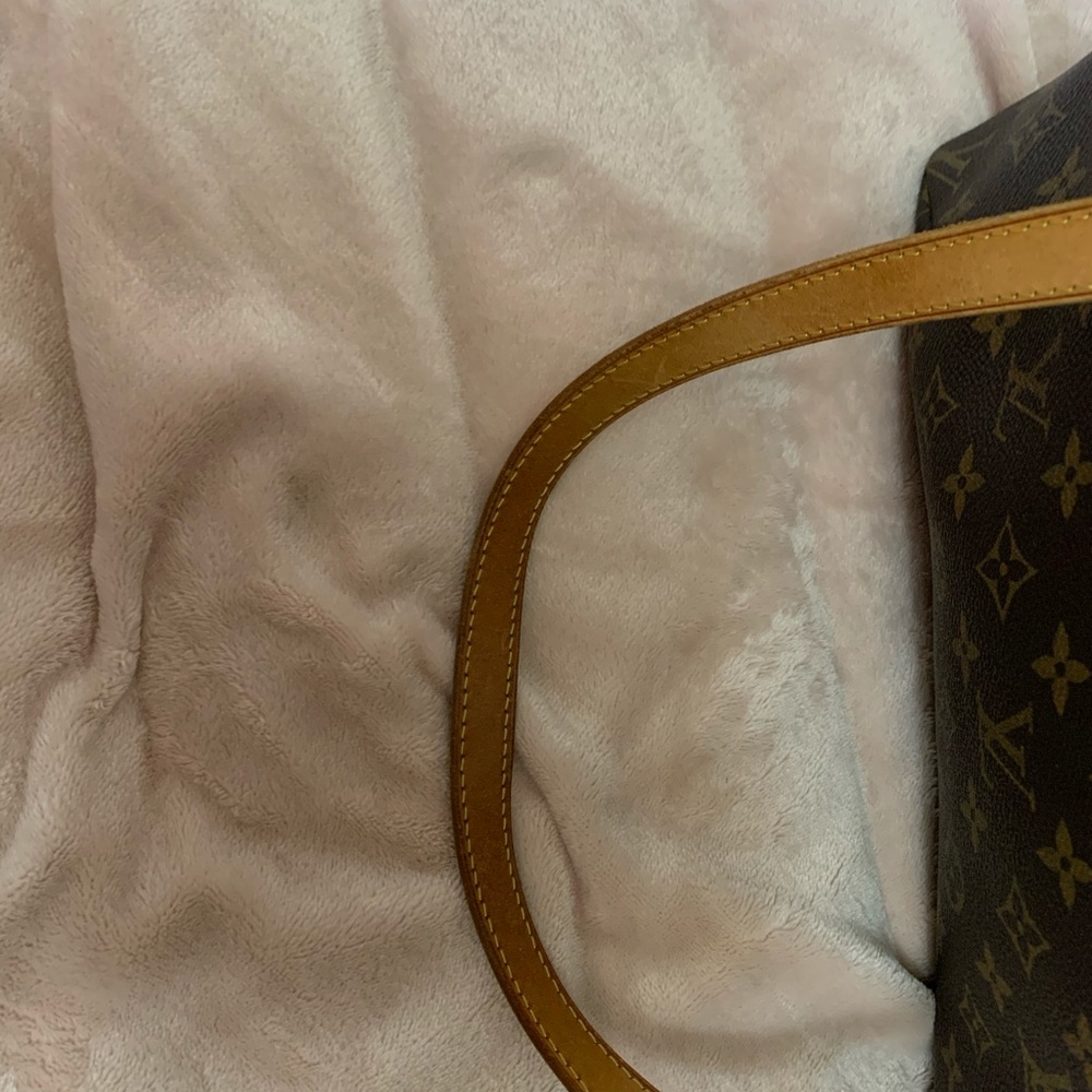 Totally MM Shoulder Tote. Louis Vuitton Brown Monogram Tote.. - Picture 7 of 16